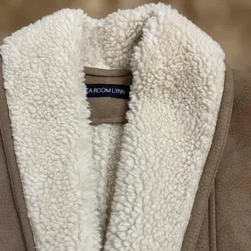 SEA ROOM LYNN 베이지 무스탕 코트