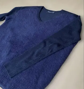 데미룩스 빔즈 프론트 플러피 V넥 니트 네이비