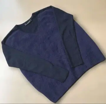 데미룩스 빔즈 프론트 플러피 V넥 니트 네이비