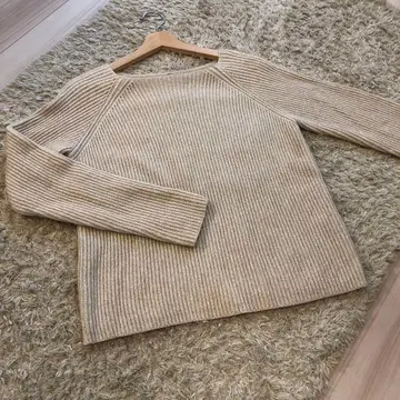 갸루리 비 니트 오트밀 색상