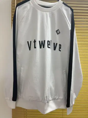 V12 화이트 자켓