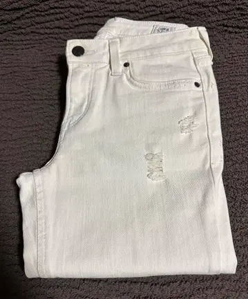 [새상품] EDWIN 스키니 데님 화이트 데미지 진 25