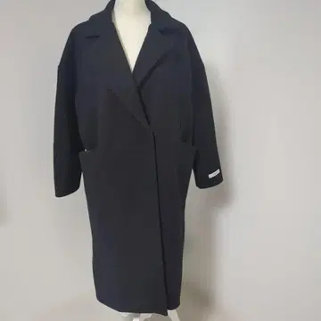 블랙 롱 코트 드롭 숄더