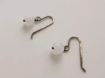MARGARET HOWELL 로즈쿼츠 귀걸이