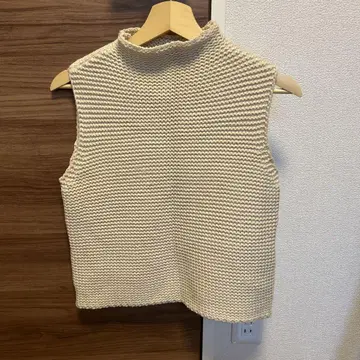 크림색 슬리브리스 스웨터 F 사이즈 Hey life store