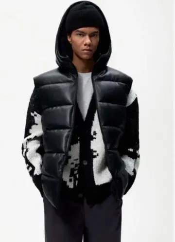 완판템 ZARA 다운 베스트 새상품급 오버 사이즈 인조 가죽 택 포함