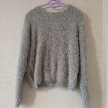 그레이 퍼(Fur) 느낌 긴팔 니트 DUBARRY