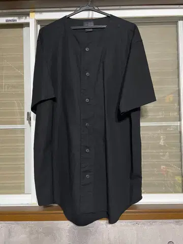 New Era 블랙 반팔 버튼 셔츠 베이스볼