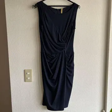 웨이트리스 슬리브리스 원피스