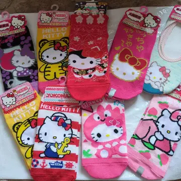 지역 한정 키티 양말