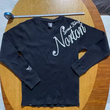 Norton 블랙 긴팔 트레이닝복 M 사이즈.