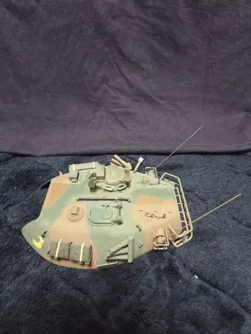 탱크 모델 카모플라쥬 모터 탑재