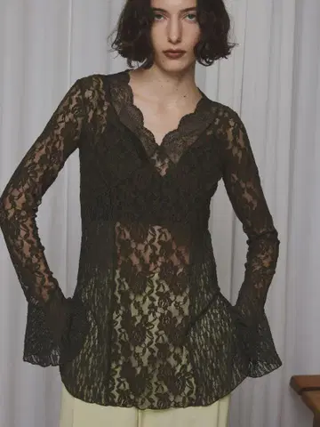 AMERI VINTAGE COMBINATION LACE TOP