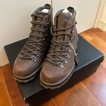 JOINT WORKS 마운틴 부츠