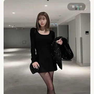 다리치 실루엣 컷 미니 원피스