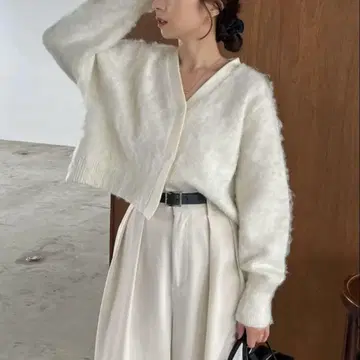 카프레 마쥬 화이트 가디건