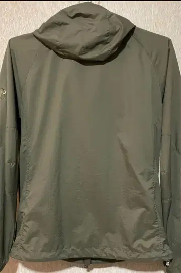 마무트 후드 부착 올리브색 마운틴 후드티