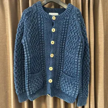 INVERALLAN 네이비 케이블 니트 스웨터