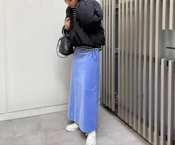 그린 레이블 릴랙싱 블루 타이트 스커트