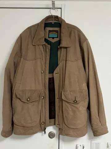 베이지 가죽 자켓