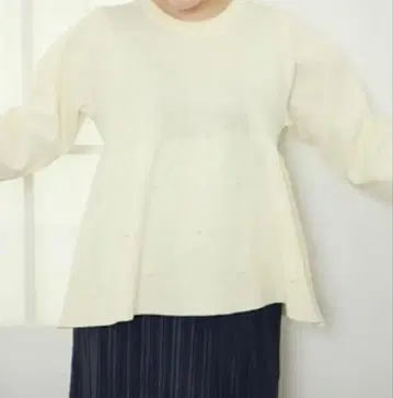여성용 니트 풀오버 베이지 M 밑단 펄 페플럼 니트