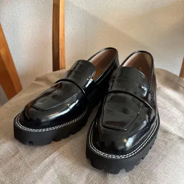 lottadesign 블랙 에나멜 로퍼 통굽