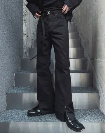 2plan 캠퍼 벨티드 슬릿 플레어 블랙