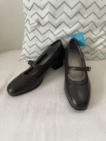 미사용 긴자 요시노야 우천 겸용 컴포트 슈즈 펌프스 신발 23.5cm
