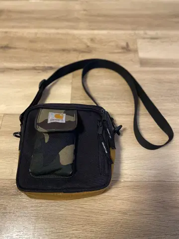 Carhartt 카모 패턴 숄더백