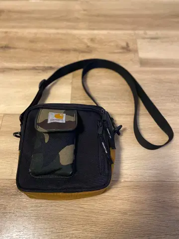 Carhartt 카모 패턴 숄더백