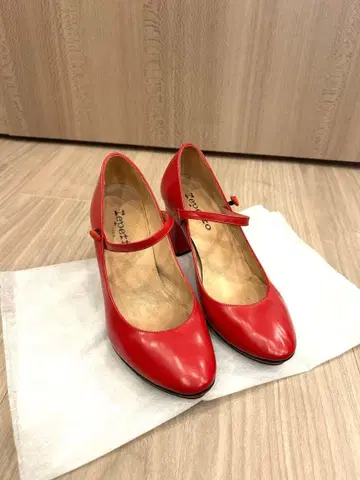 새상품급 Rpetto 멜리 제인 발레 슈즈 빨간색 37 힐