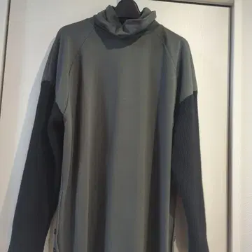 그레이 하이넥 튜닉 긴팔