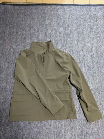 올리브 그린 집업 자켓