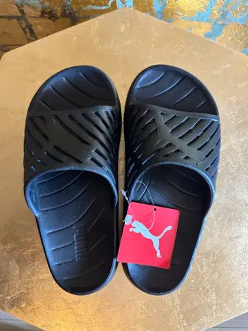 PUMA 블랙 샌들 베나시 Jetcat