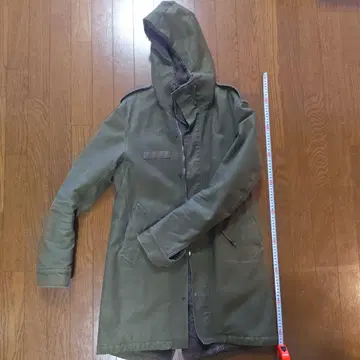 올리브색 밀리터리 자켓 퍼 안감 부착