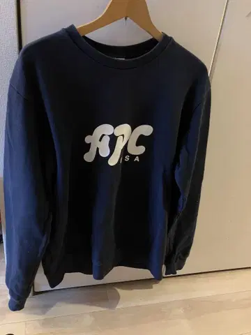 A.P.C. 네이비 로고 트레이닝복 맨투맨