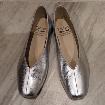 새상품급 Recipe 메탈릭 실버 플랫슈즈 23.5cm