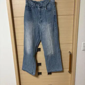 라이트 블루 스트레이트 데님 팬츠