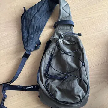 C.P. COMPANY 올리브 그린 숄더백