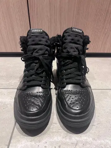 조던 블랙 하이컷 스니커즈