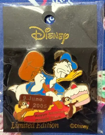 M&P 도날드의 벌스데이 케이크를 들고 도망치는 칩과 데일 핑 LE900