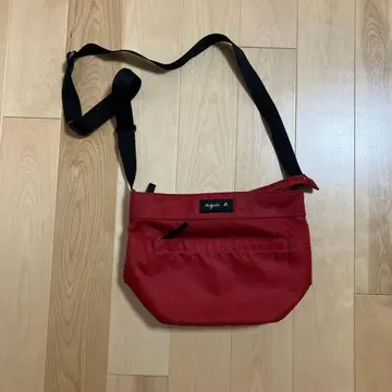 빨간색 나일론 숄더백