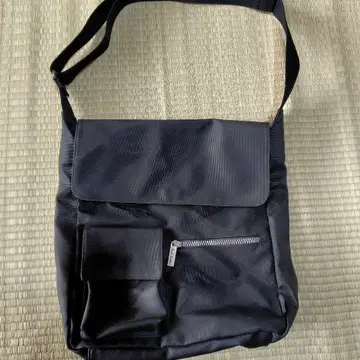 폴 스미스 블랙 숄더백