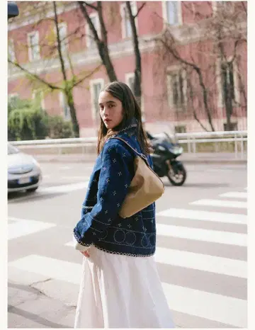 TOUT Y EST 카노 토와르 베이지 핸드백 스몰