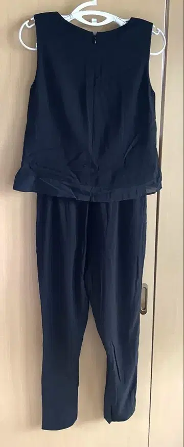 Petit Maison 블랙 슬리브리스 수트 셋업