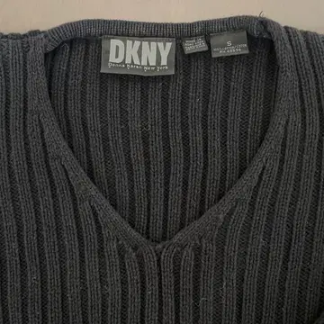 DKNY 코튼 V넥 스웨터