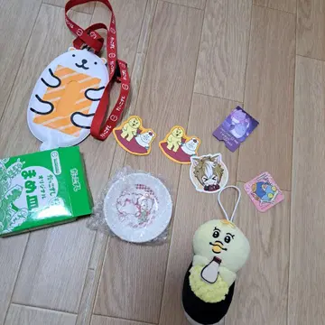 봉제 인형 키링과 씰 세트