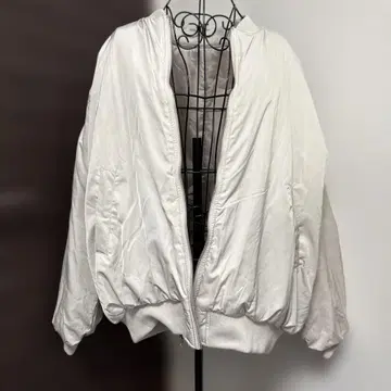 vis a vis 화이트 봄버 자켓