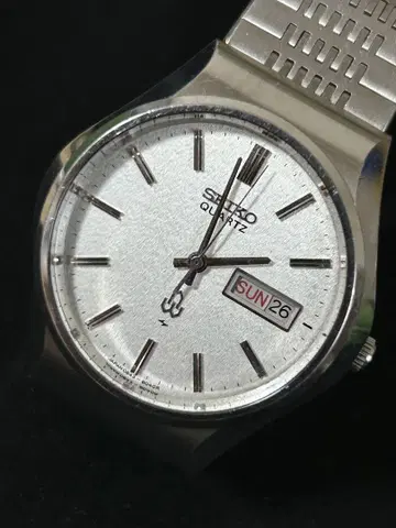 새상품급 세이코 빈티지 쿼츠 0843. 작동 중