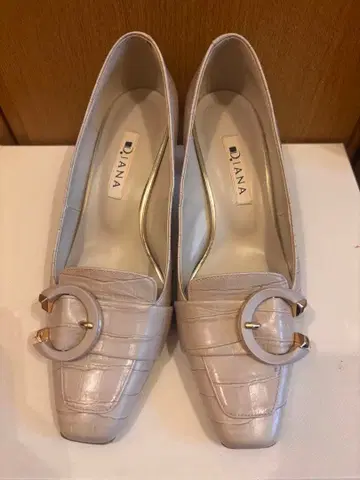 DIANA 베이지 악어 엠보싱 펌프스 23.5cm